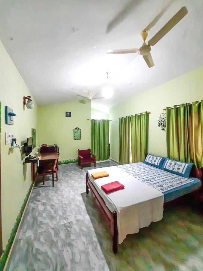 Auslyn Guest House Bogmalo Beach Exterior foto