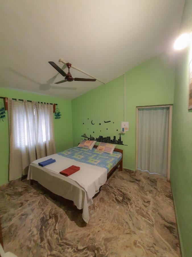 Auslyn Guest House Bogmalo Beach Exterior foto